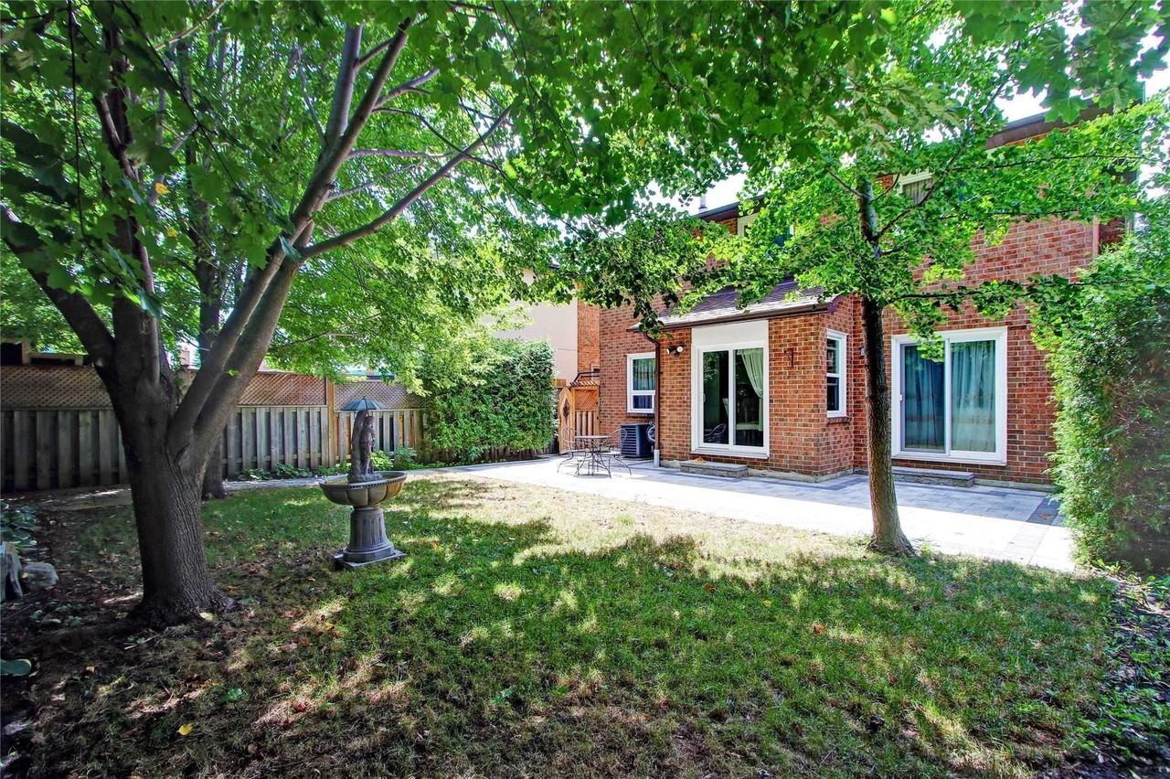 85 Houseman Crescent - Photo 3 of 4