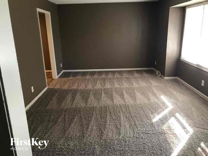 8306 E 49th St - Photo 2 of 11