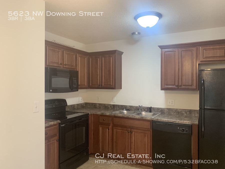 5623 Nw Downing St - Photo 4 of 7