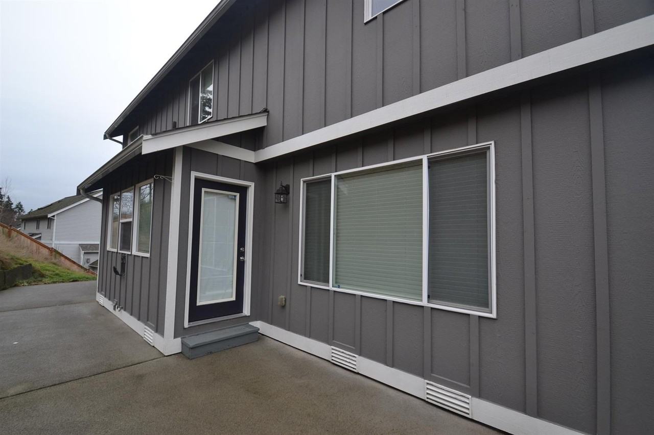 206 66th Ave Ct E - Photo 2 of 16