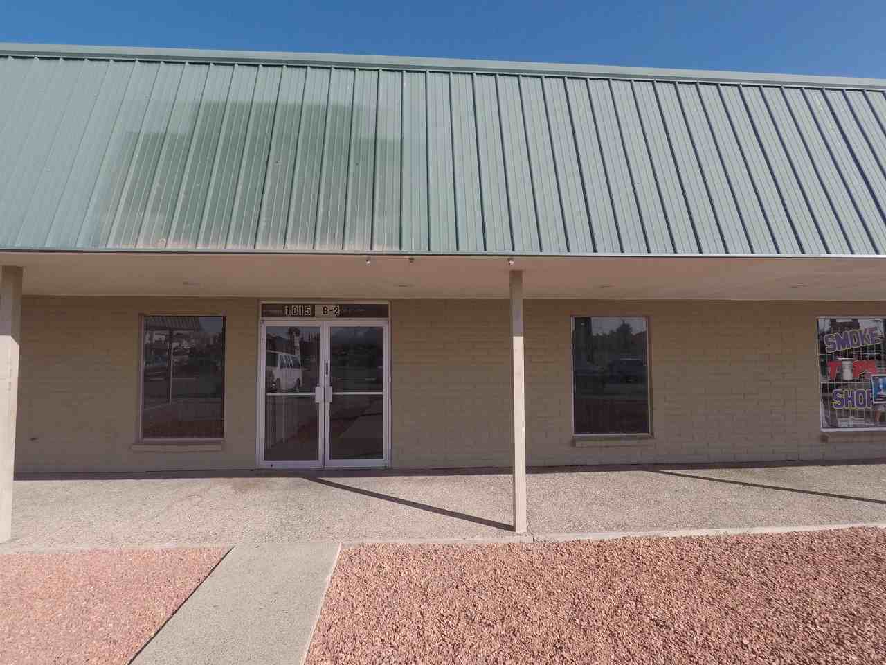 1815 Trawood Dr - Photo 2 of 9