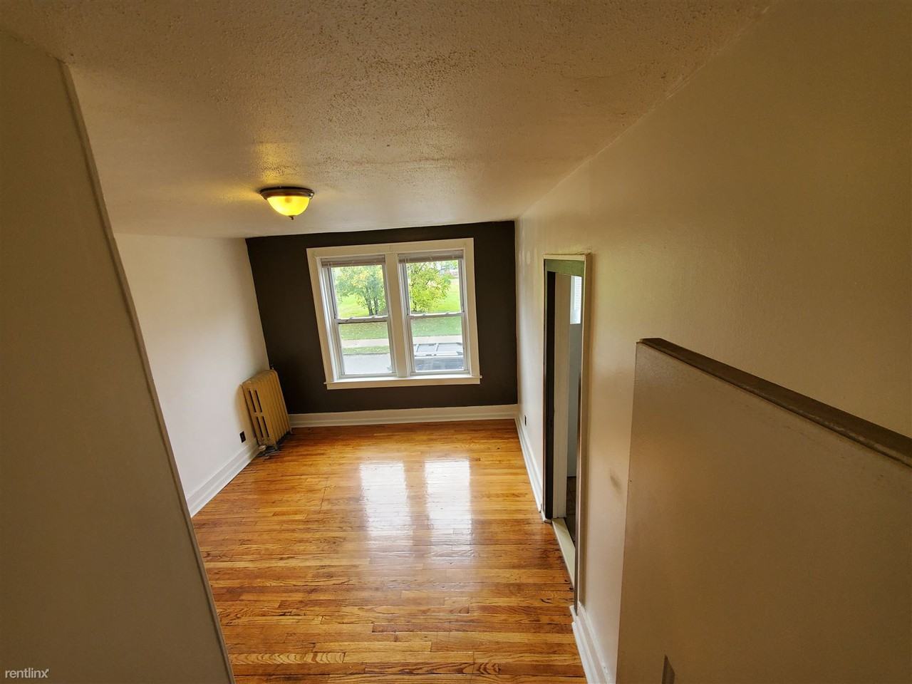 828 W Willis St - Photo 2 of 6