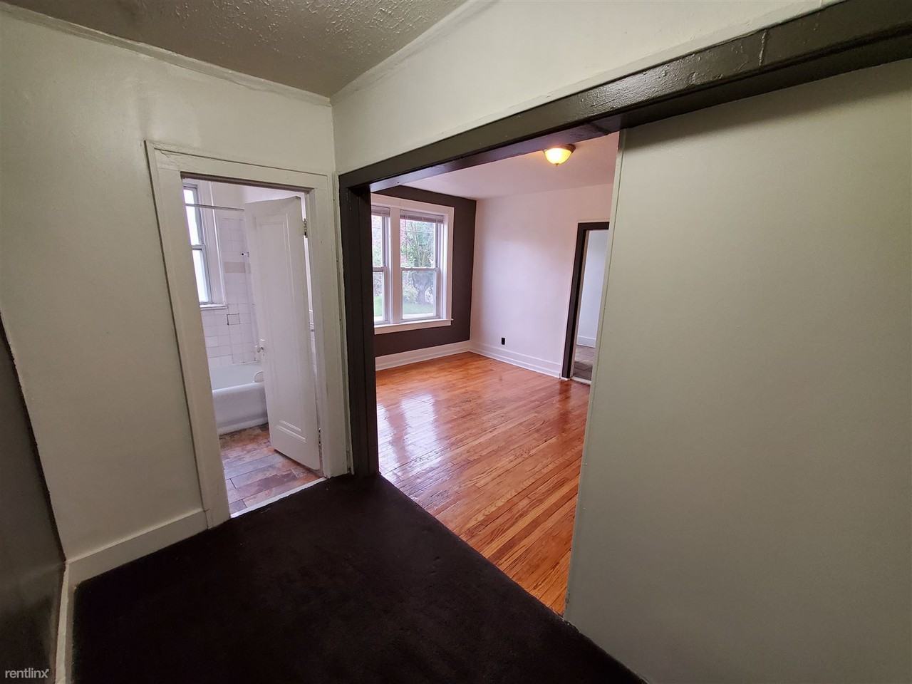 828 W Willis St - Photo 3 of 6