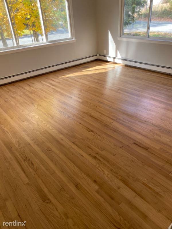 32 32 Lawrence Ave 1 - Photo 2 of 8