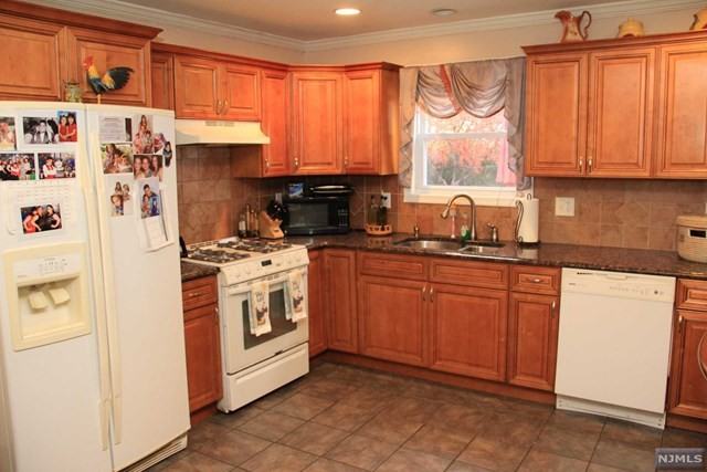 370 Linwood Ave - Photo 3 of 12