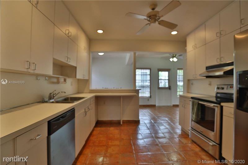 104 Santander Ave - Photo 3 of 12