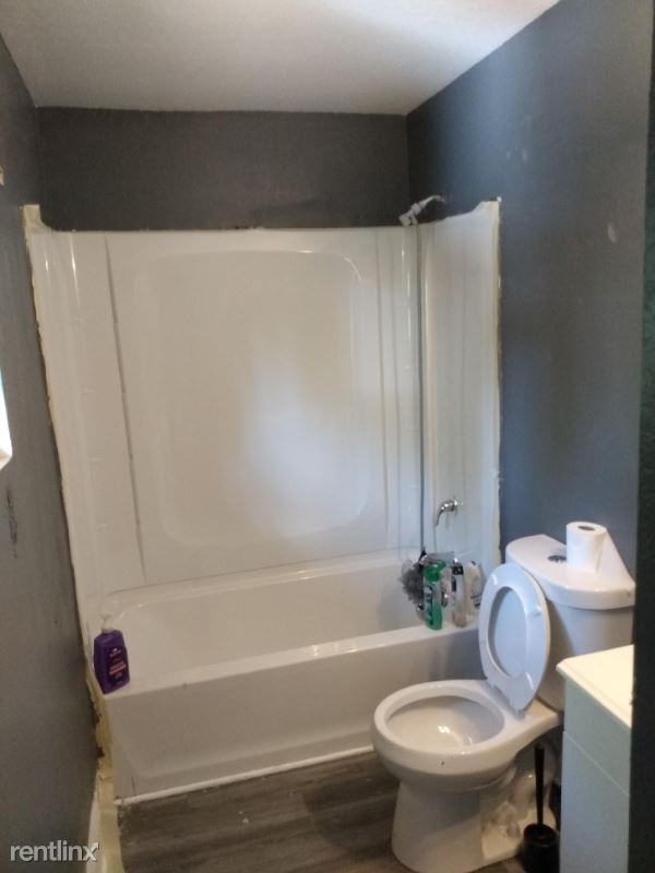 1848 Cone St Uppr - Photo 3 of 7