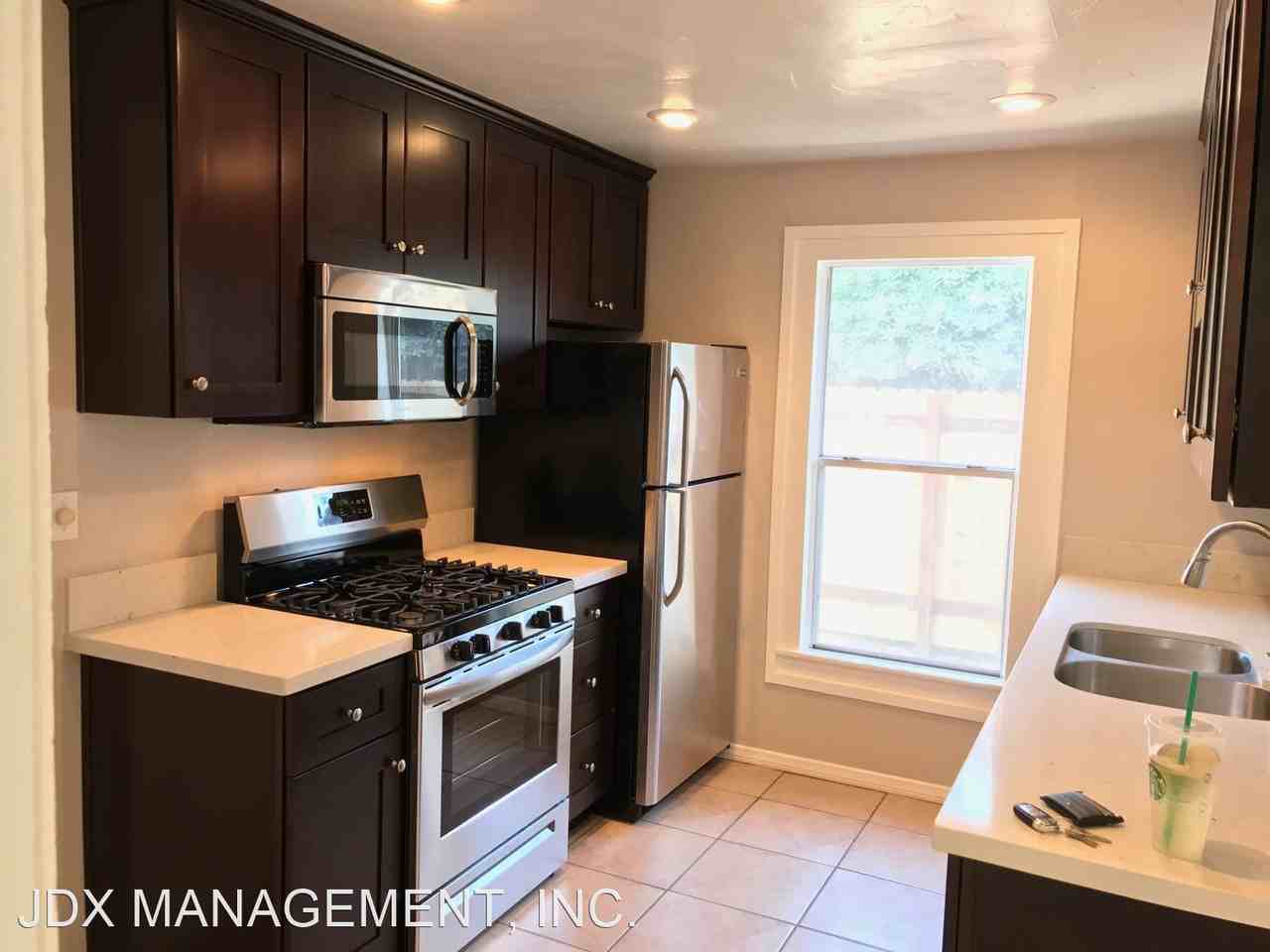 338-340 UNIVERSITY PLACE - Photo 2 of 29