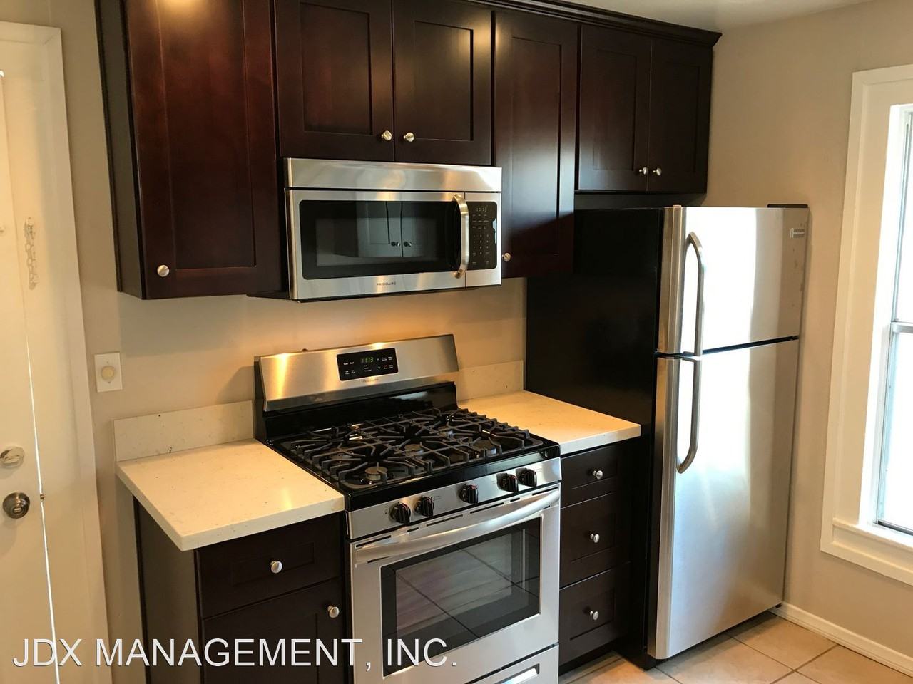 338-340 UNIVERSITY PLACE - Photo 3 of 29