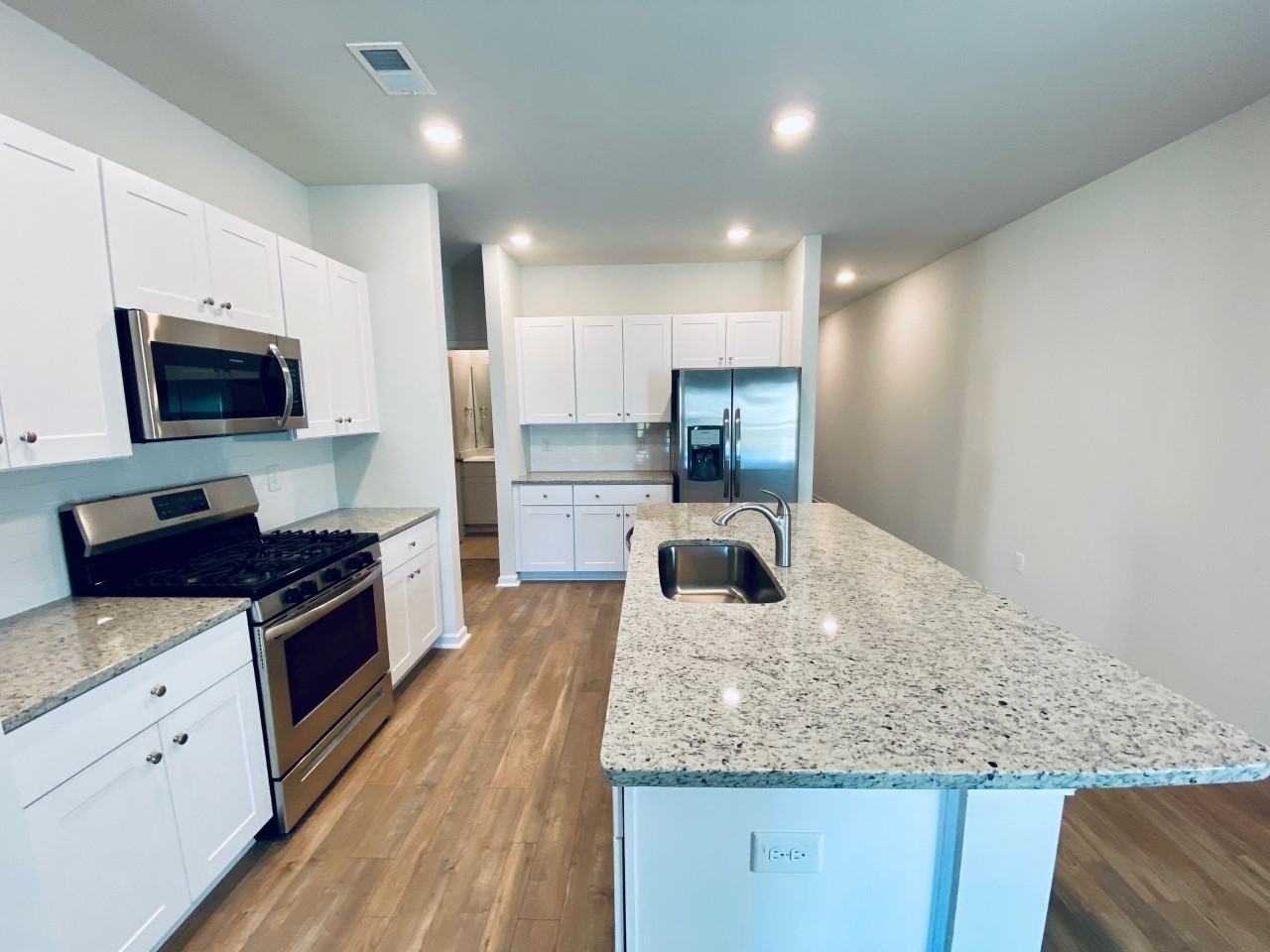 2001 Borgata Loop - Photo 4 of 22