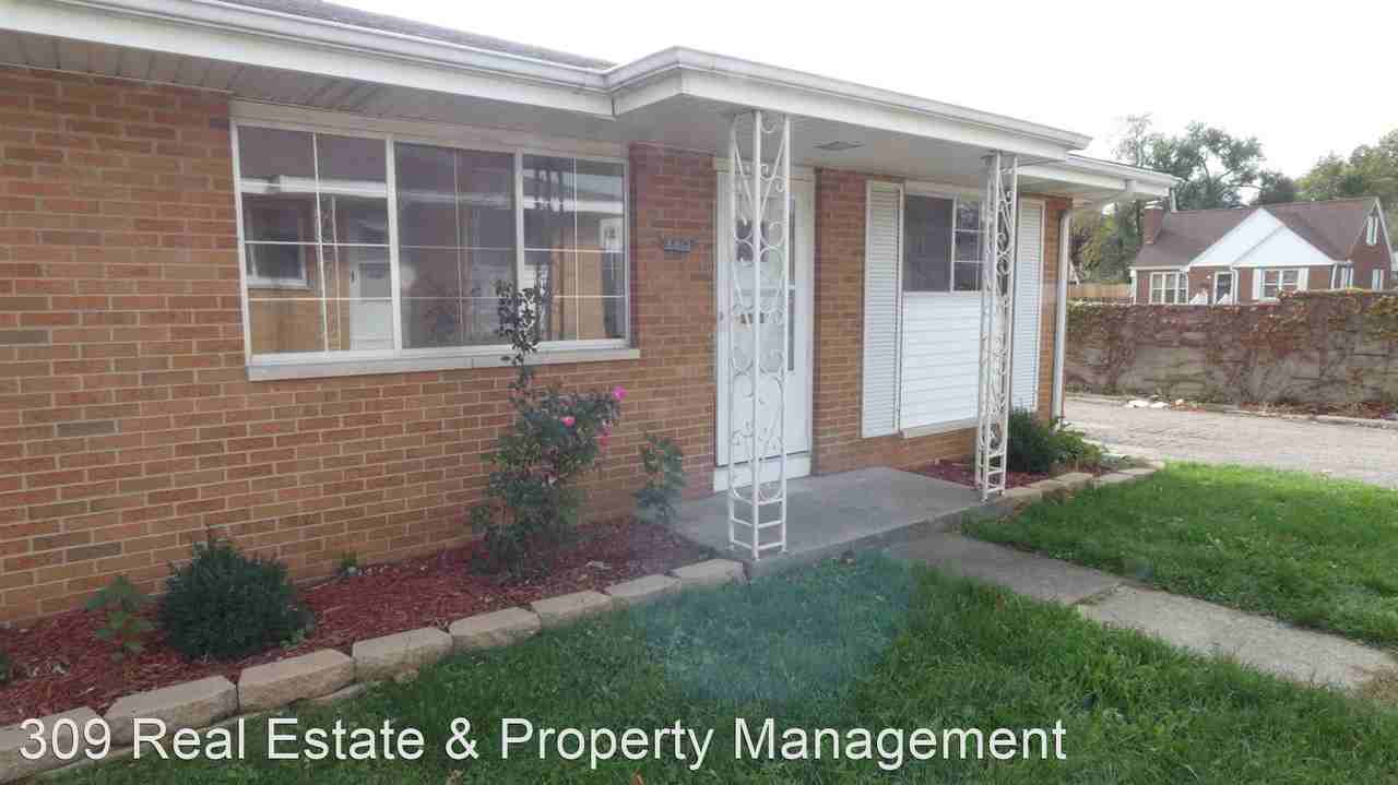 3812- 3814 N Sheridan Knolls Ct - Photo 2 of 18