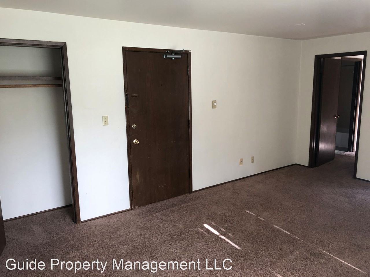 5112 Ravenna Avenue NE - Photo 2 of 6