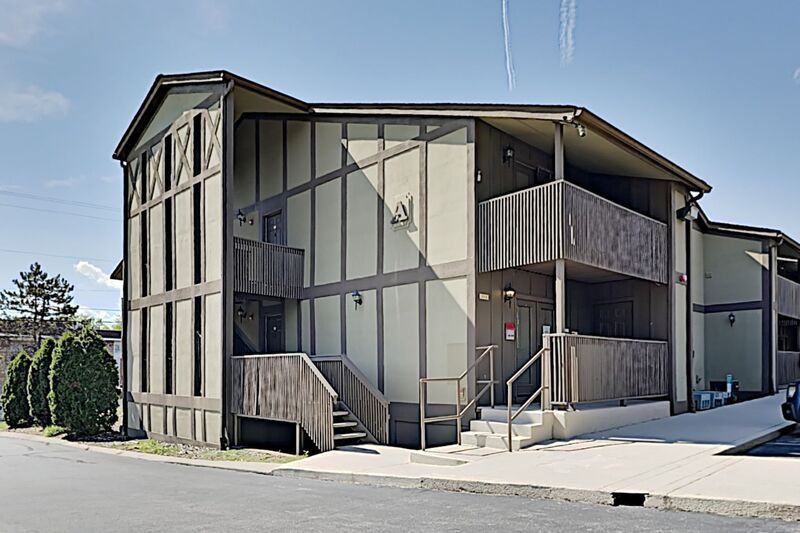 525 525 N Dupont Ave A24 - Photo 2 of 23