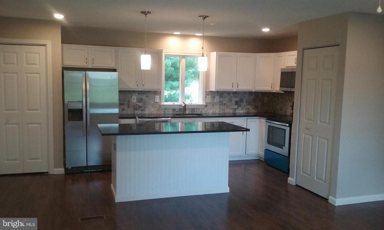 712 Winchester Drive - Photo 2 of 3