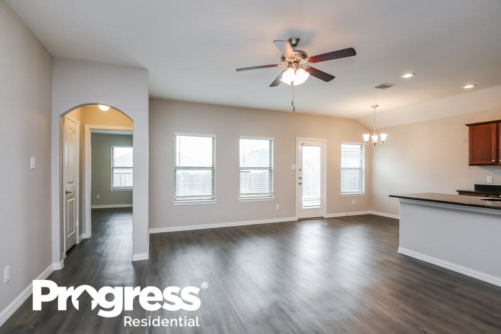 9129 Curacao Dr - Photo 3 of 16