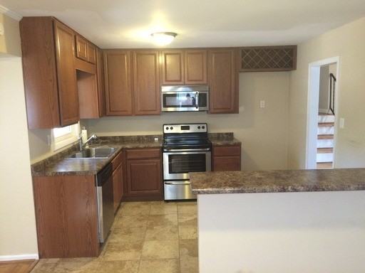 2833 Fairlane Dr SE - Photo 3 of 14