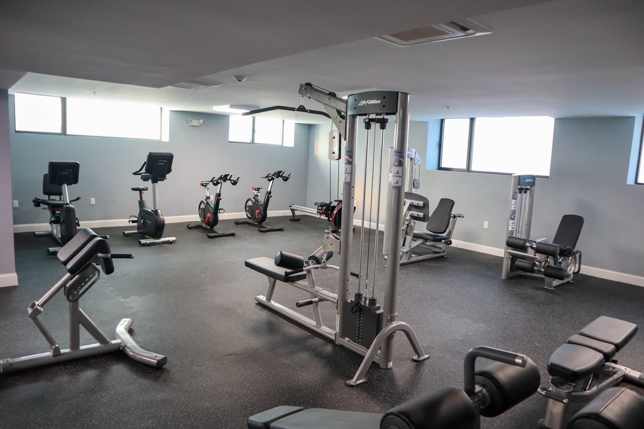 135 Monroe Street - Photo 2 of 11