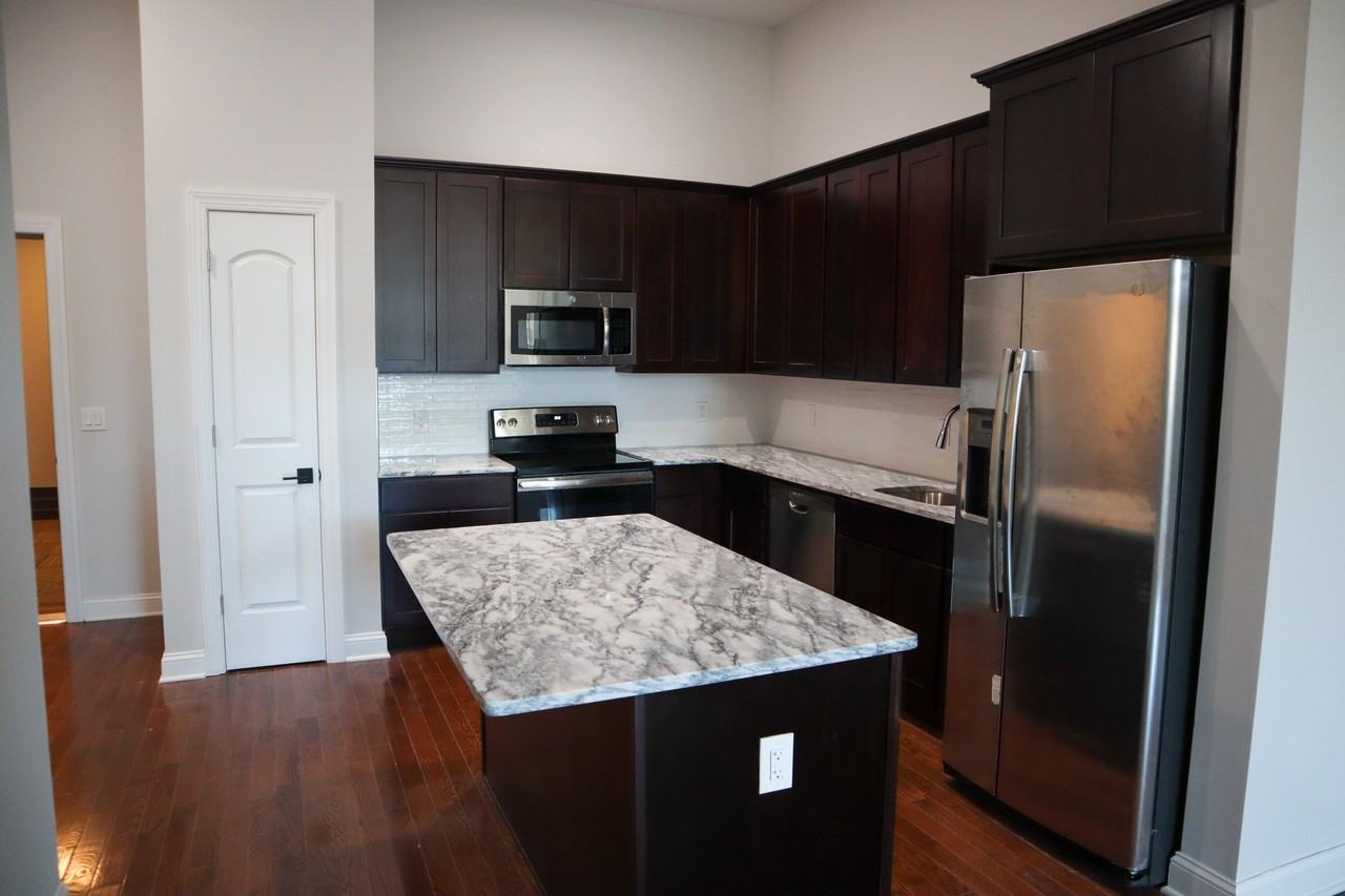 135 Monroe Street - Photo 3 of 11