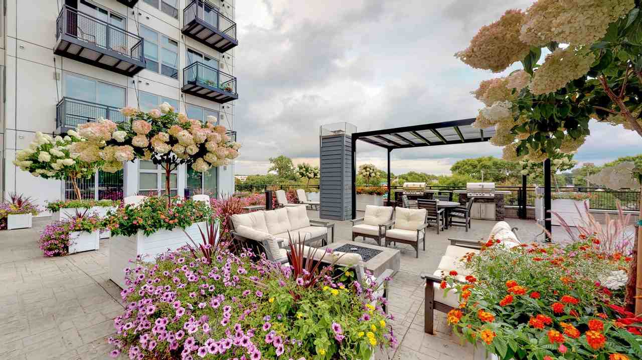 Flats on 4th - Photo 2 of 33