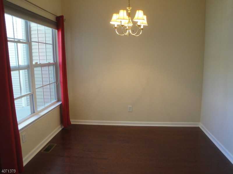 3037 King Ct - Photo 3 of 24