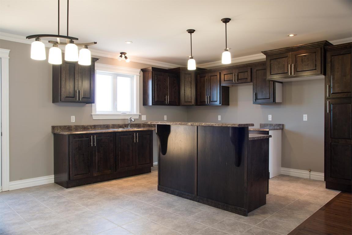 6 Hampton Place - Main Floor - Photo 2 of 28