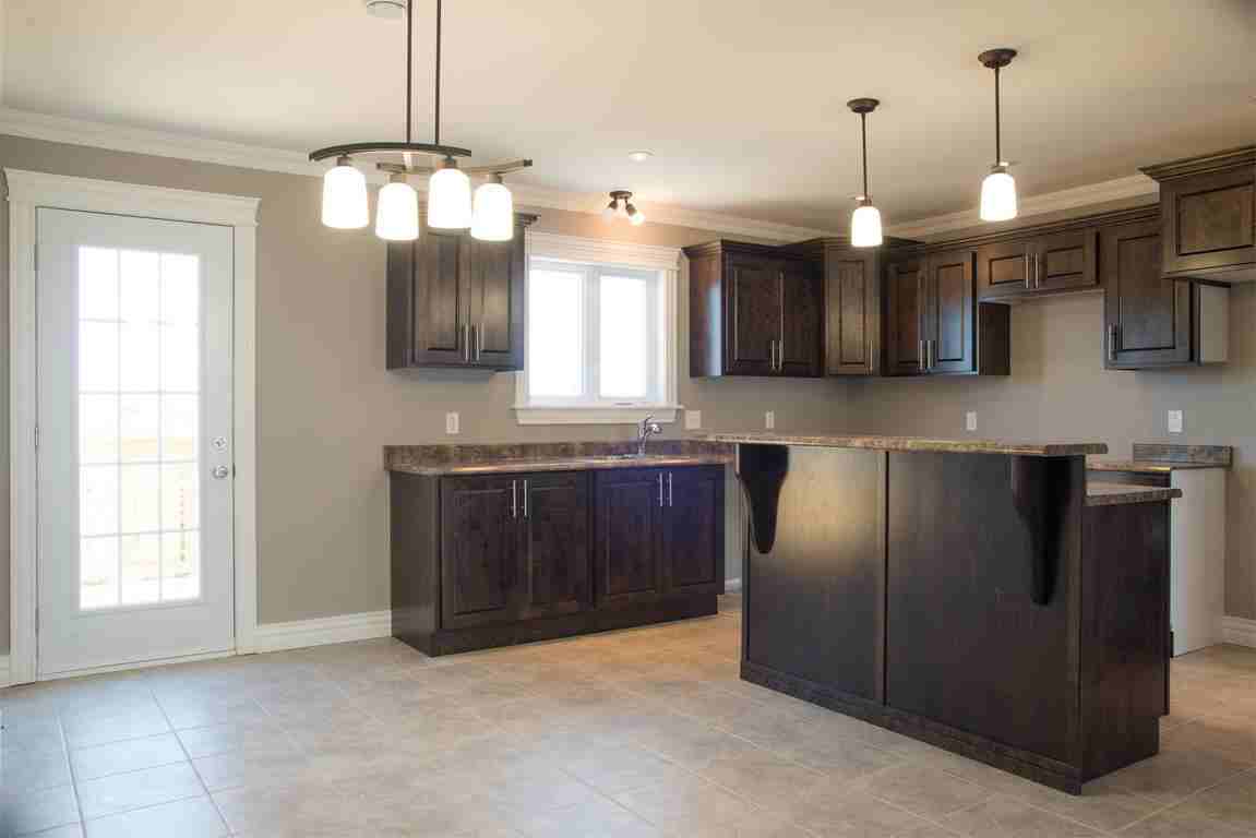6 Hampton Place - Main Floor - Photo 3 of 28