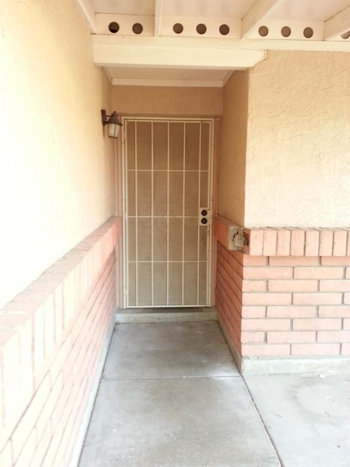 4480 W Meggan Pl - Photo 3 of 16