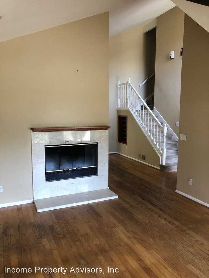 456 Dell Ct - Photo 3 of 33