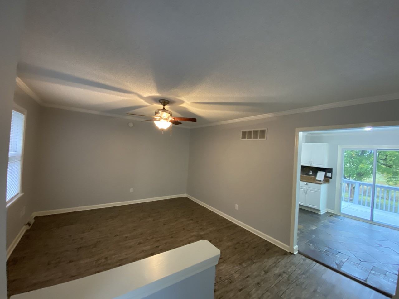 1702 Ne White Dr - Photo 3 of 32