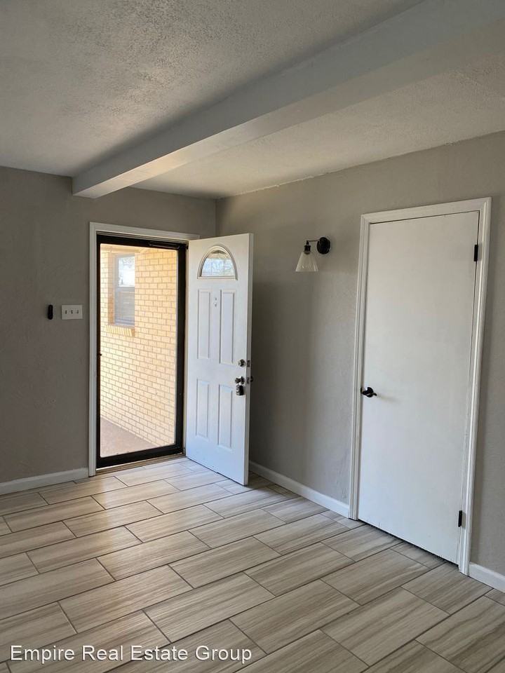 535 S 4th St - Photo 3 of 6