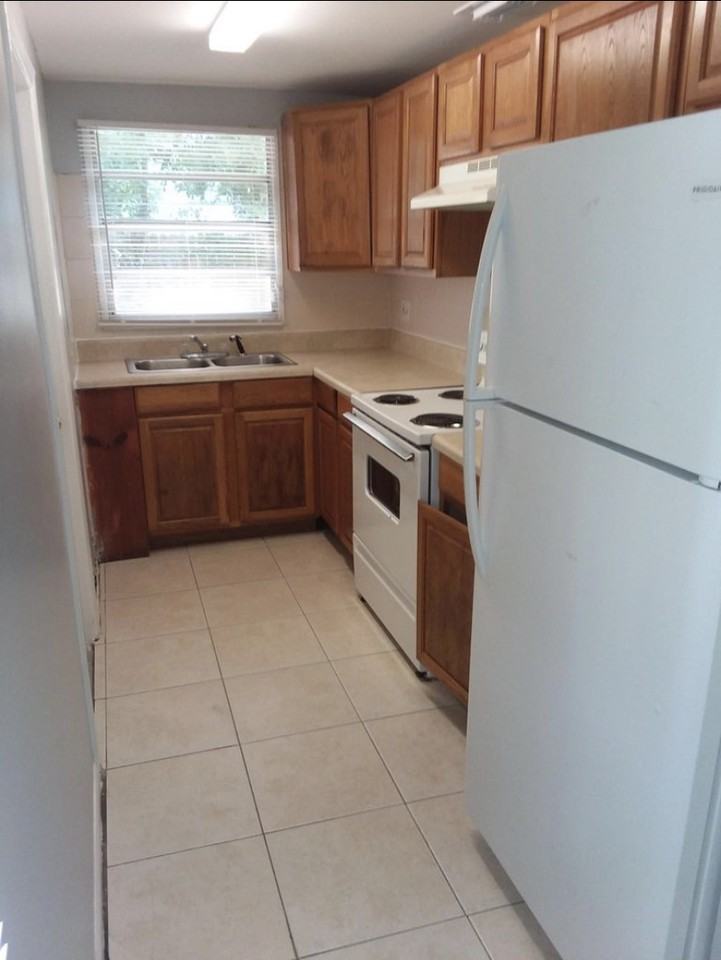 1721 Lancelot Loop - Photo 2 of 9