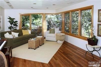 895 Chamberlain Ct - Photo 2 of 12