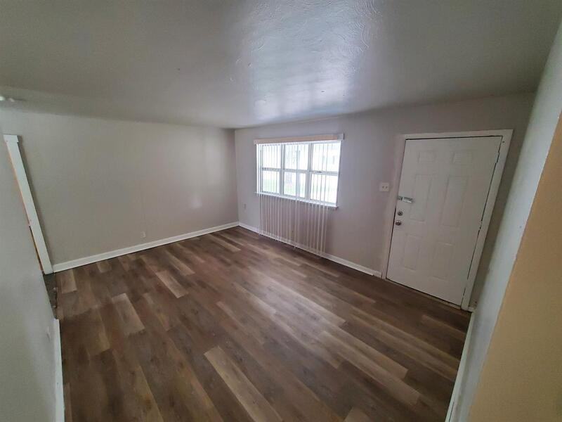 7 Juno Dr - Photo 2 of 11