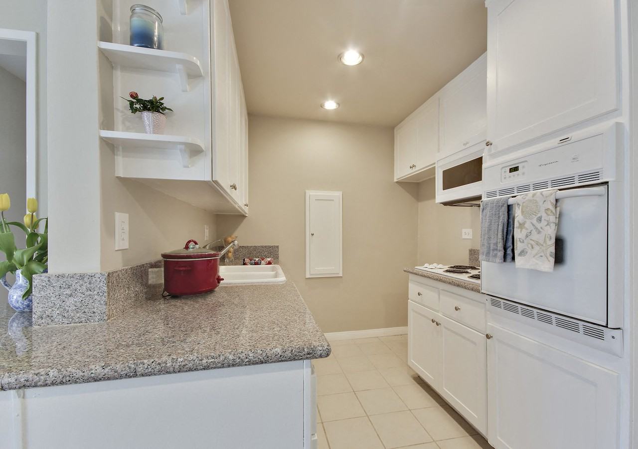 Burton Square 8660 Burton Way, Los Angeles, CA 90048 Apartment for