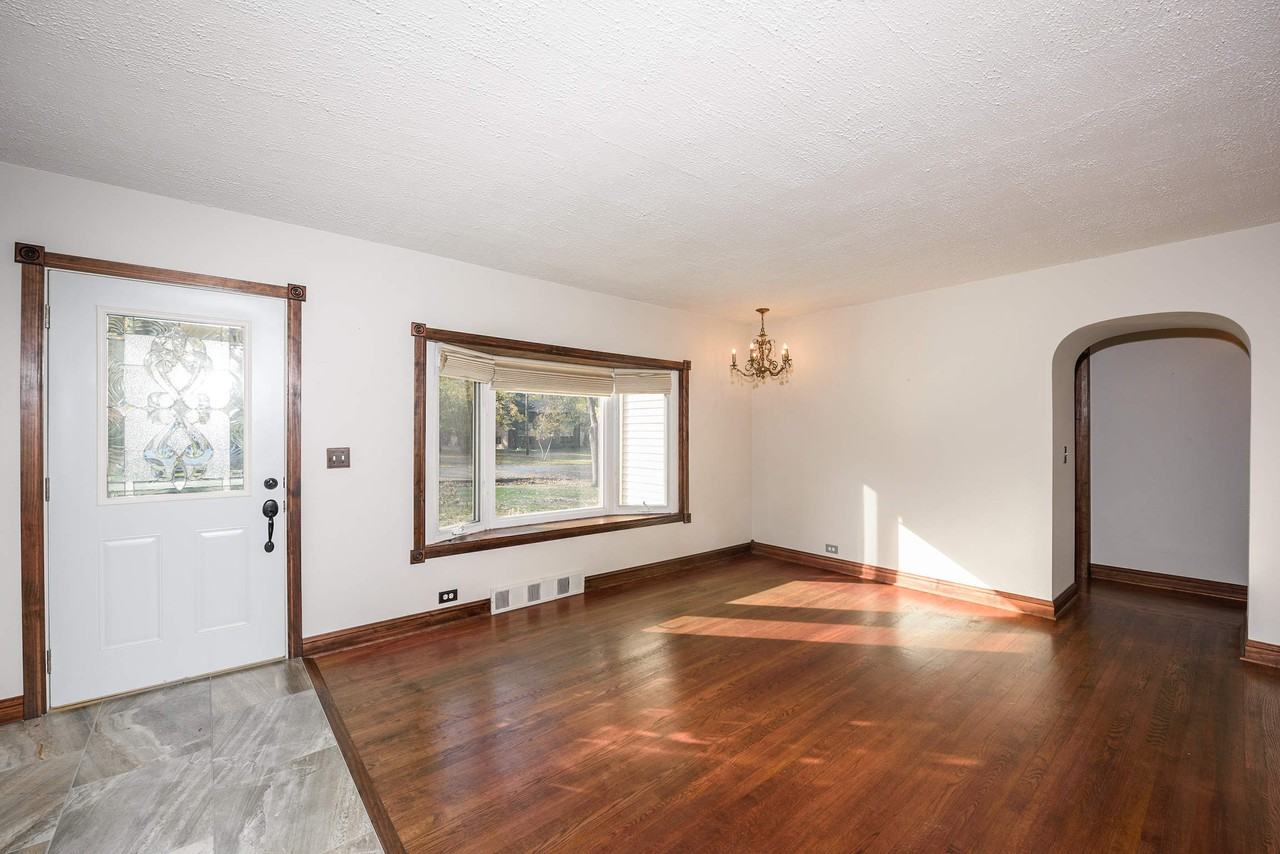 4N225 Briar Ln - Photo 2 of 12