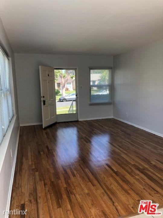 10754 Northgate St - Photo 3 of 9