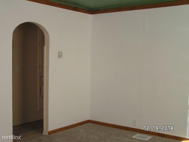 1021 Montana St - Photo 3 of 16