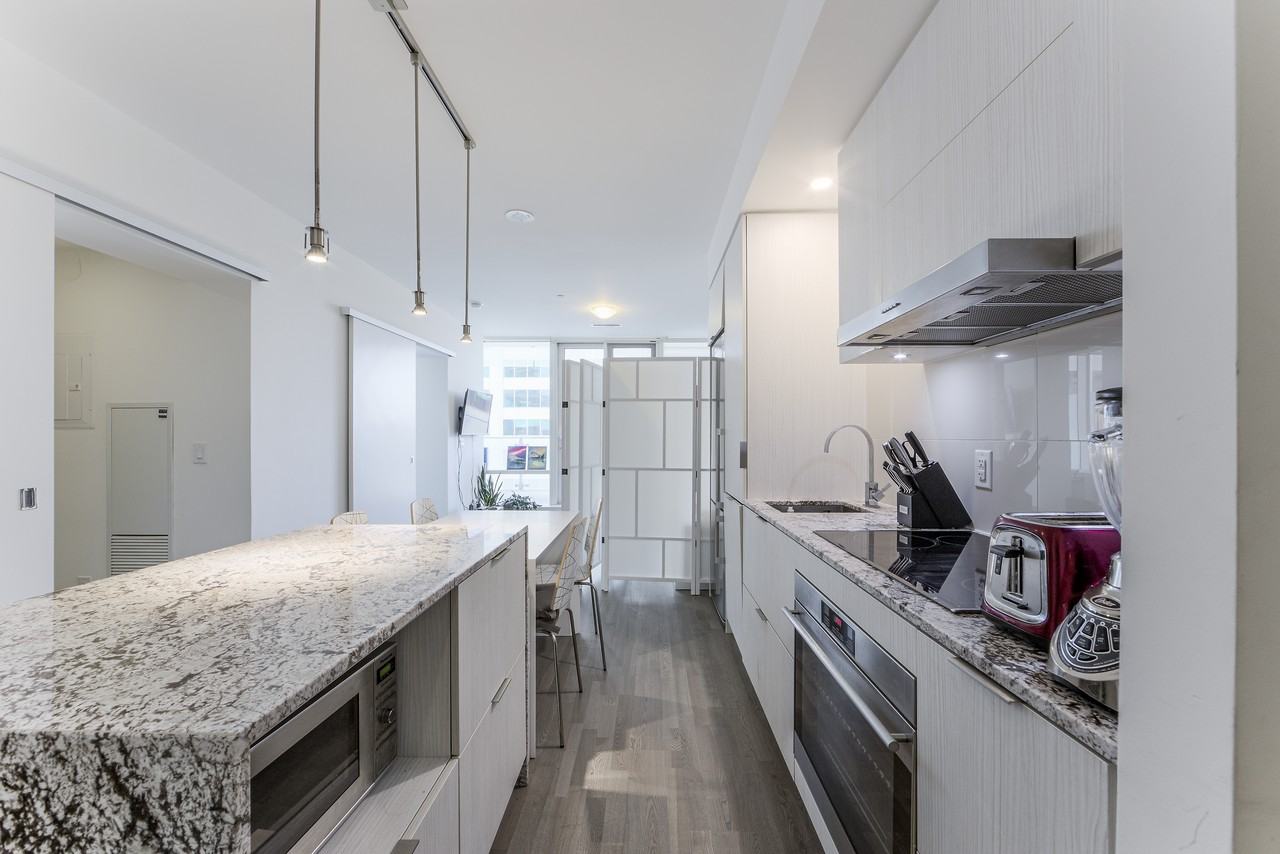 1 Bloor Street East #811