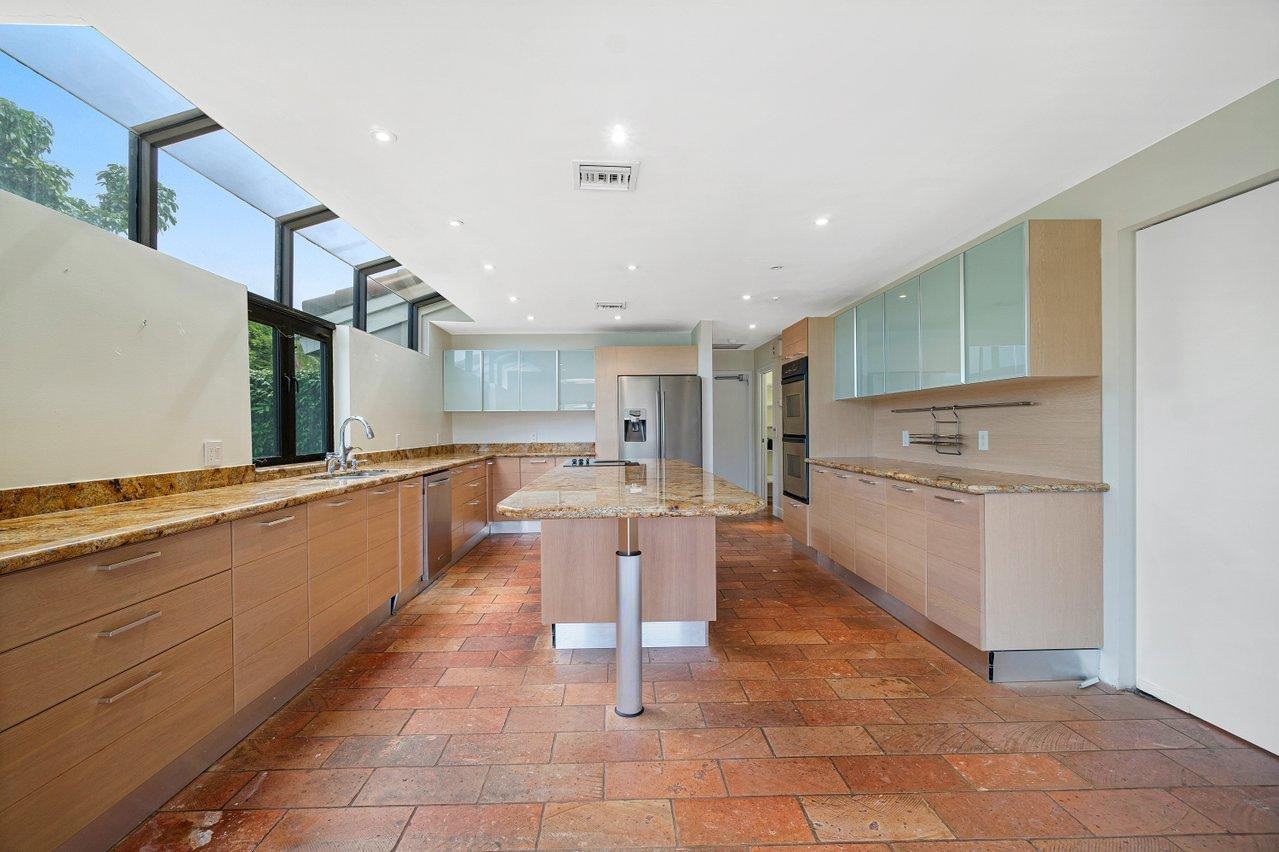 360 Glenwood Drive - Photo 2 of 36