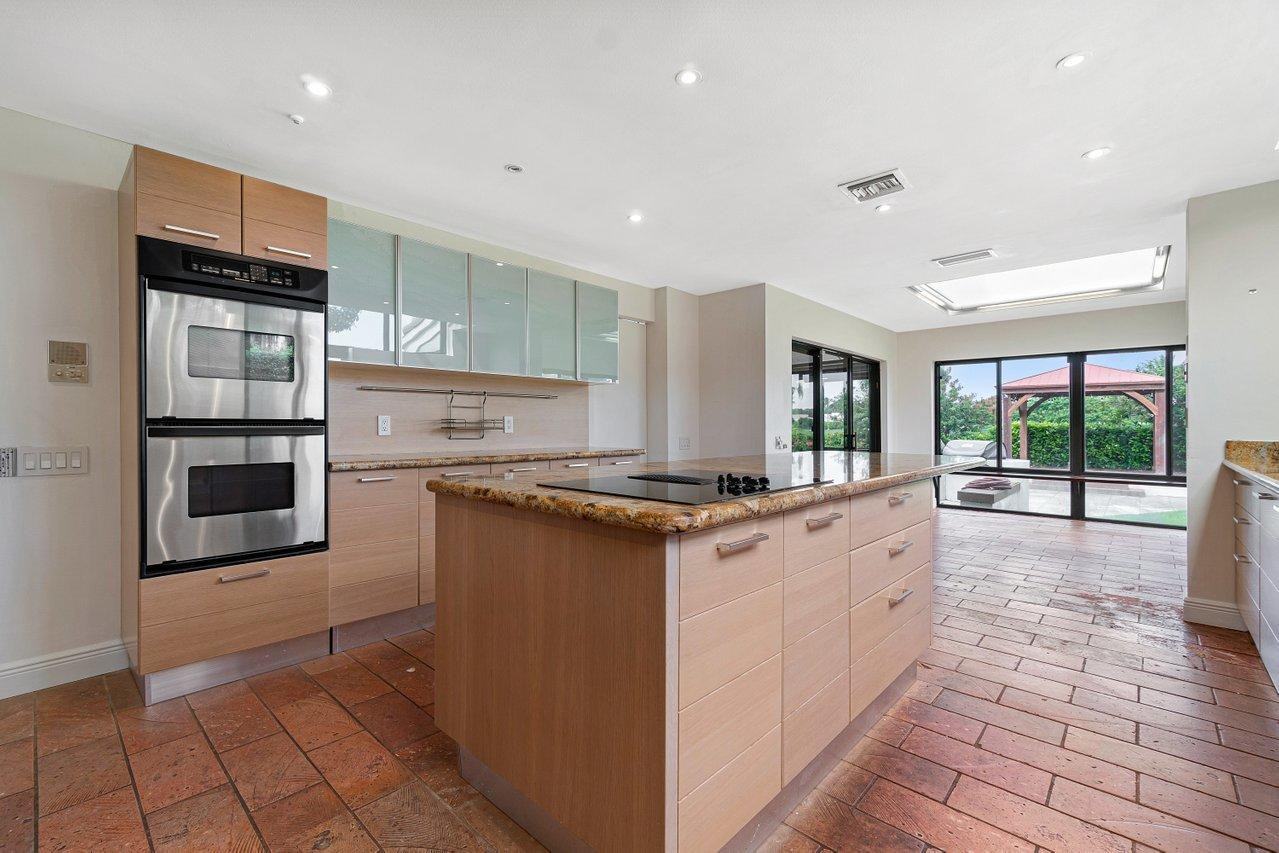 360 Glenwood Drive - Photo 3 of 36