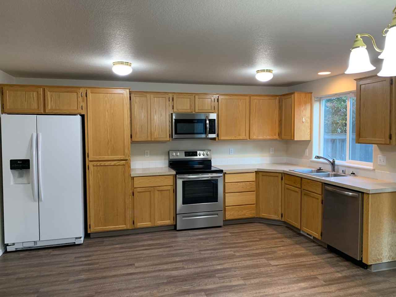 15003 Ne 70th St - Photo 2 of 12