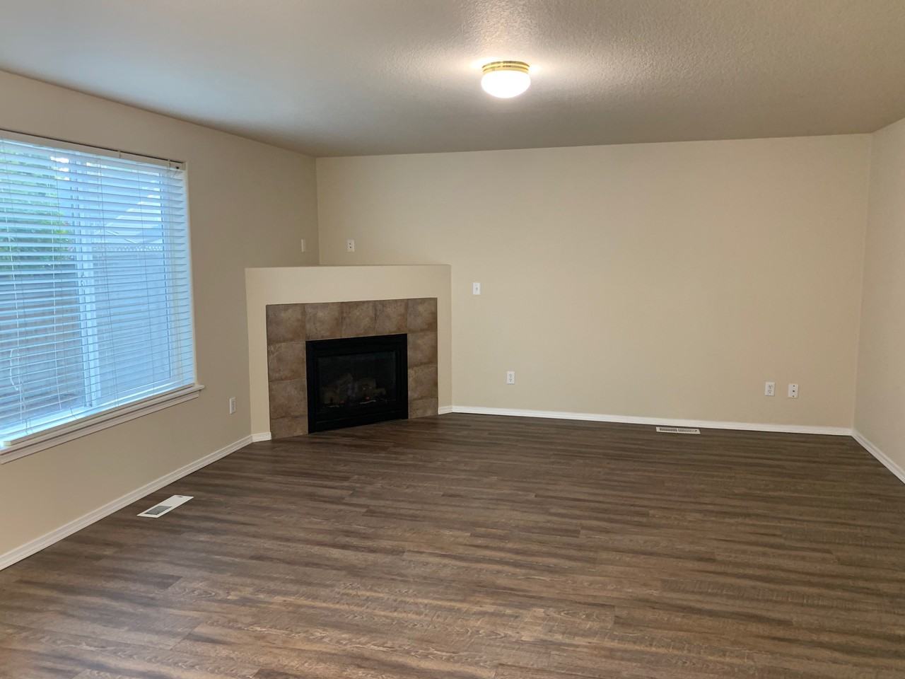 15003 Ne 70th St - Photo 3 of 12