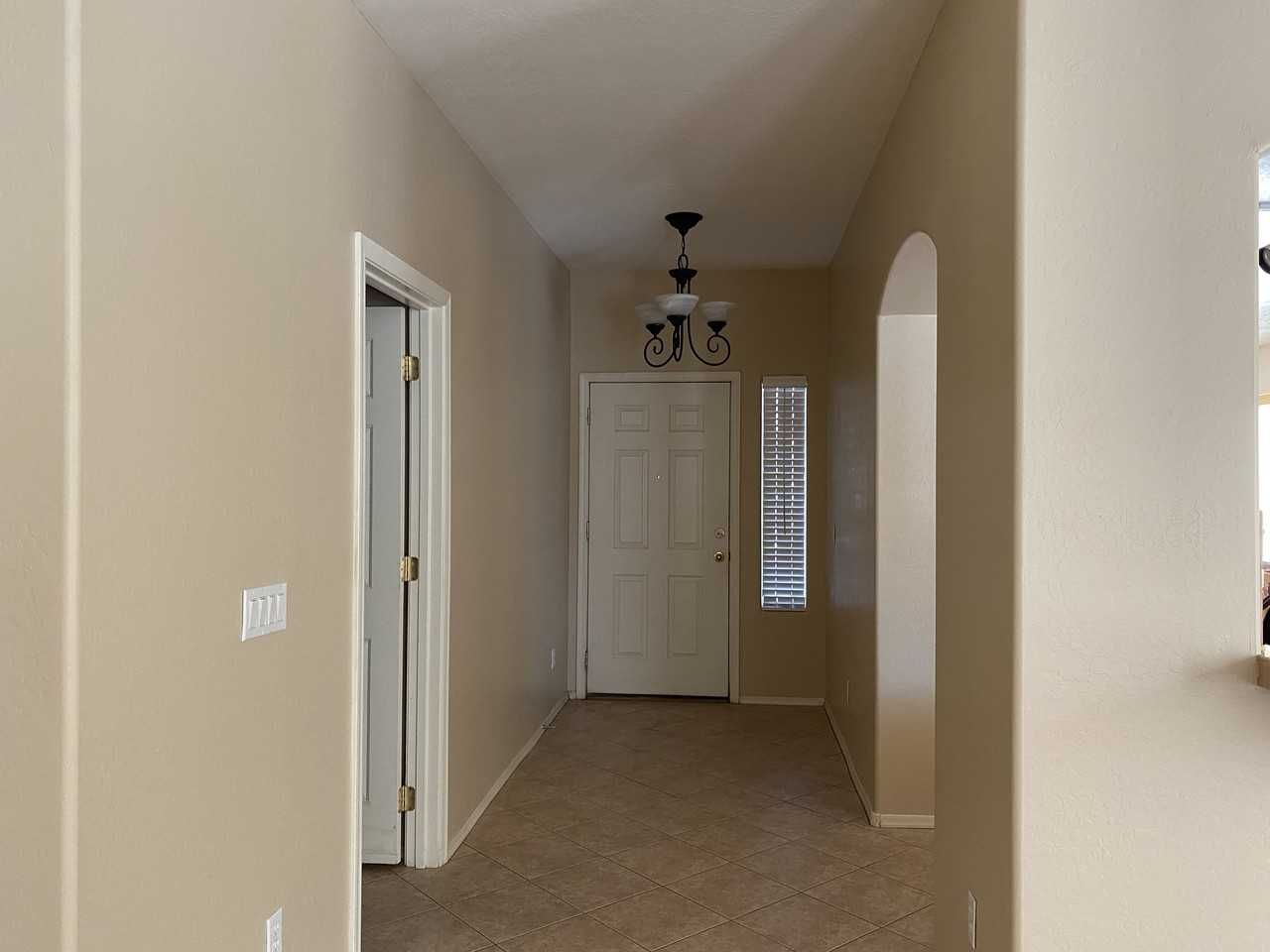 13433 W Watson Ln - Photo 3 of 36