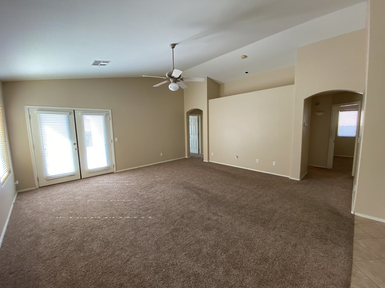 13433 W Watson Ln - Photo 4 of 36