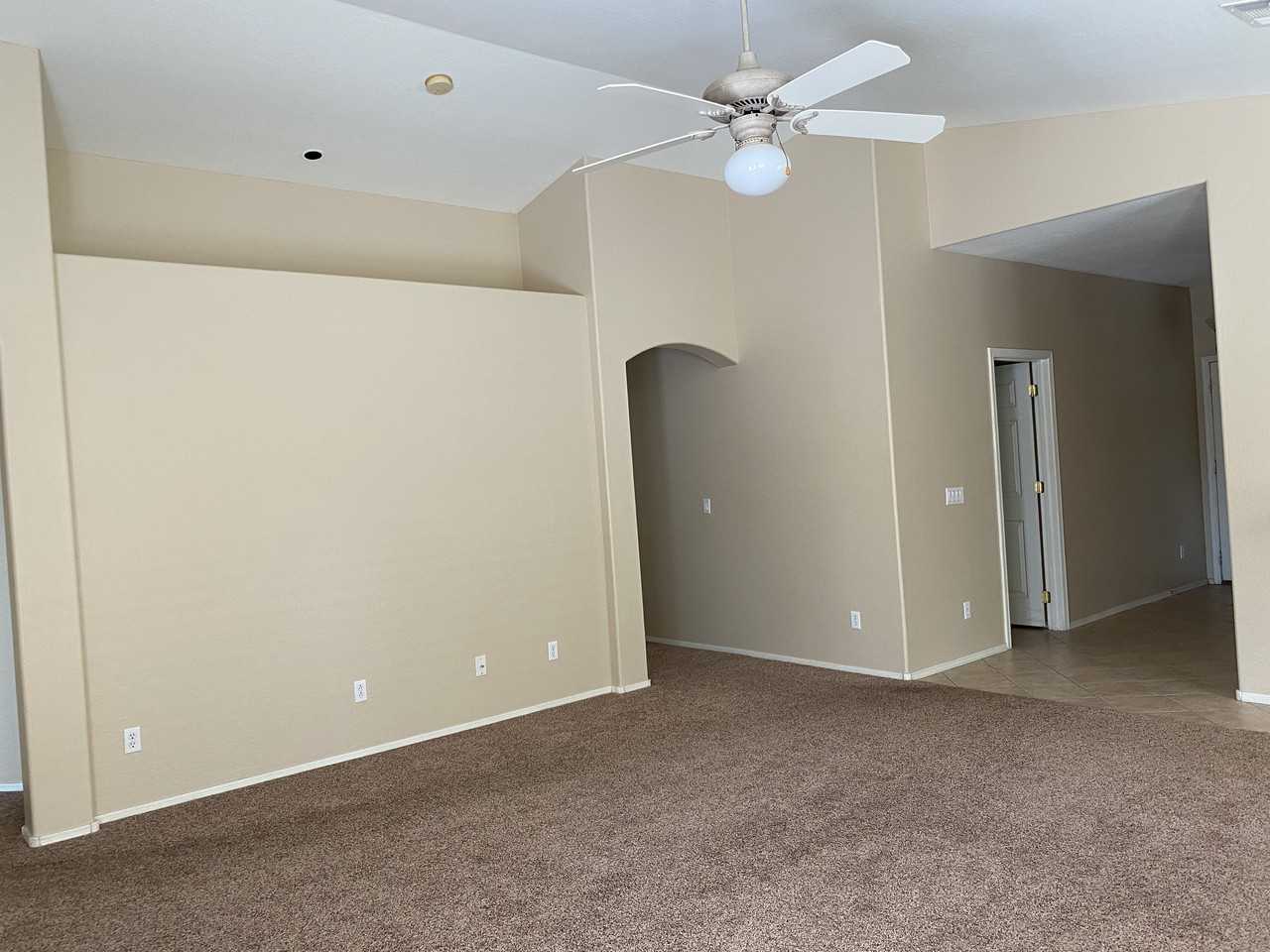 13433 W Watson Ln - Photo 5 of 36