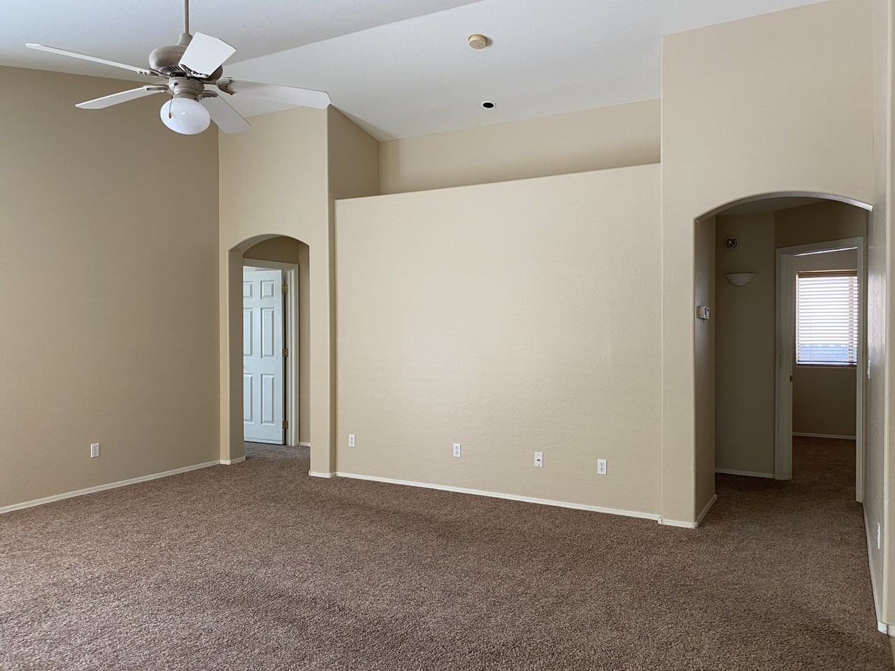 13433 W Watson Ln - Photo 6 of 36