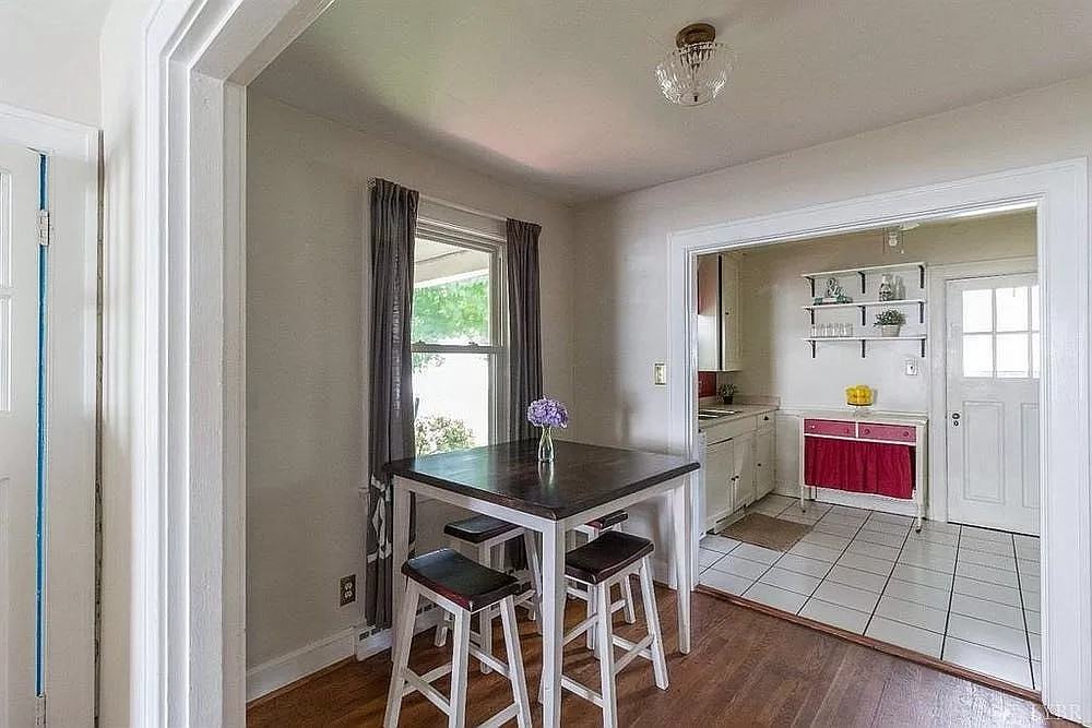 1810 Pocahontas Street - Photo 3 of 7