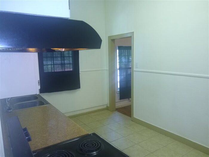 659 W Main St - Photo 2 of 5