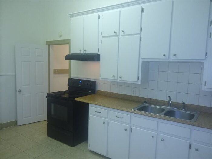 659 W Main St - Photo 3 of 5