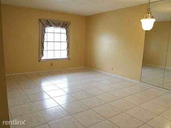 2261 NE 67th St - Photo 2 of 12